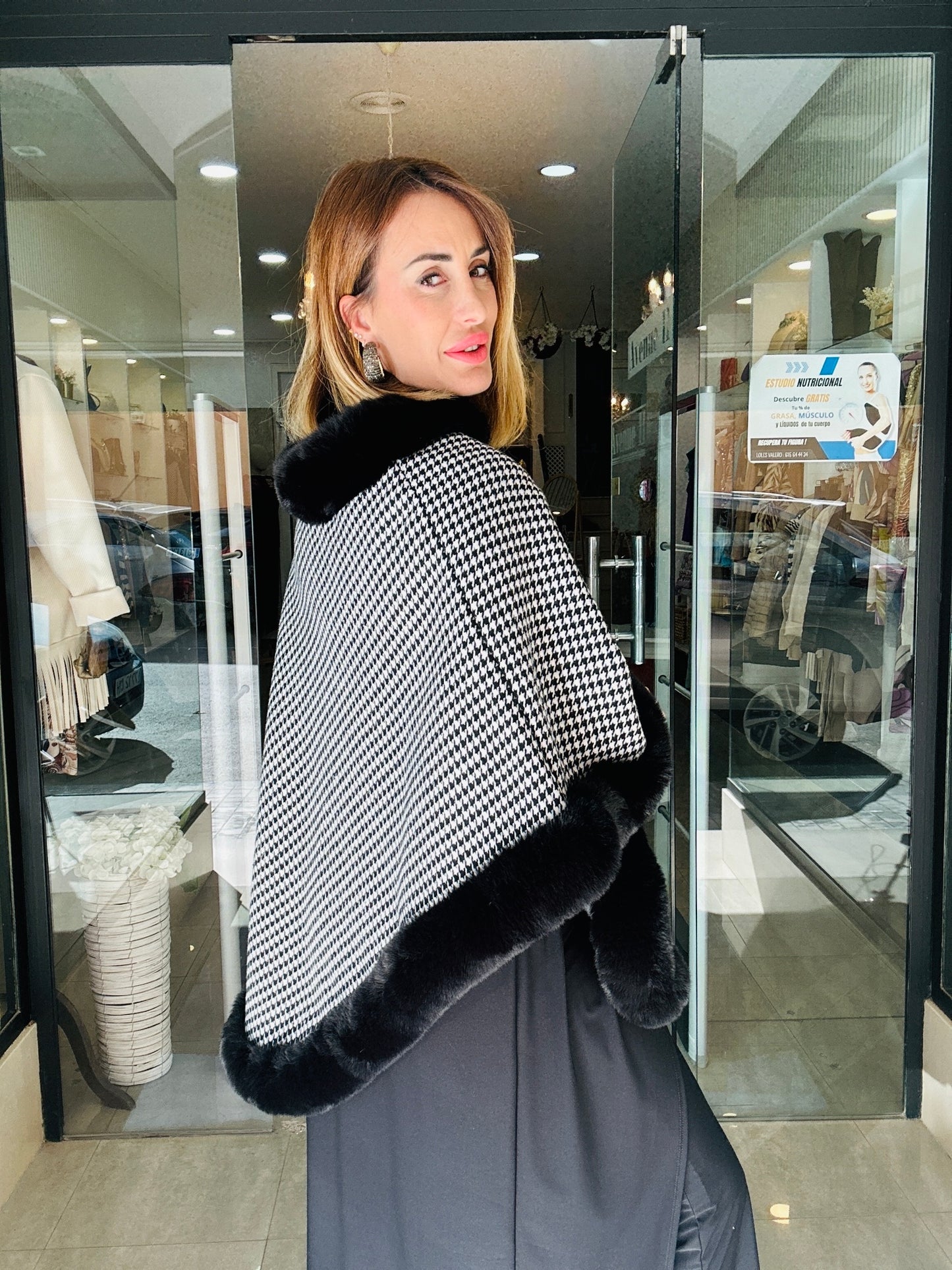 Poncho Adhara