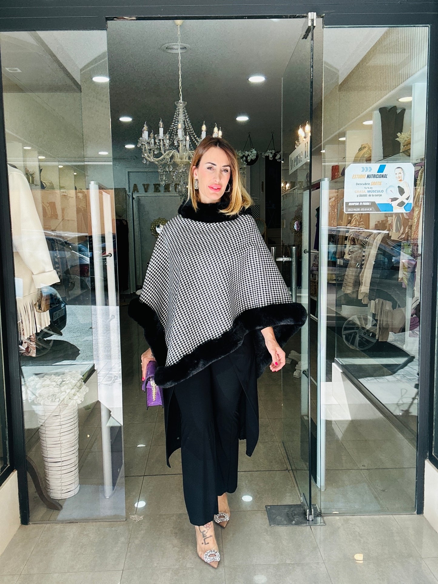 Poncho Adhara