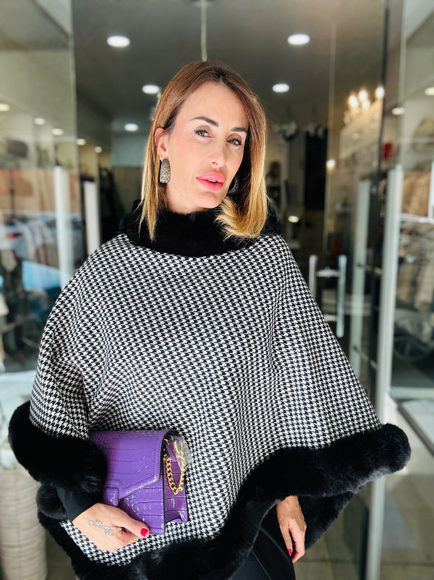 Poncho Adhara